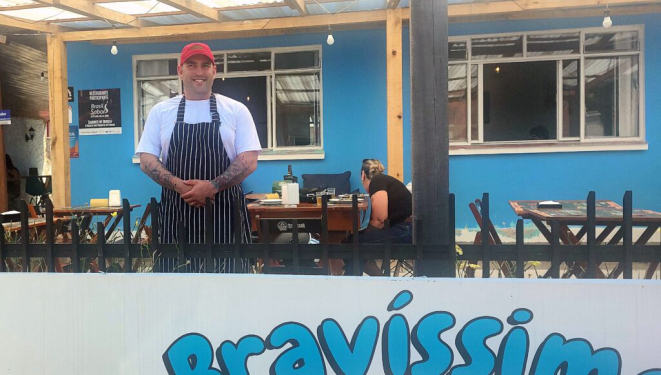 Chef Ary Fernando à frente de seu restaurante Bravíssimo, na Lapa. ! Foto: Anacreon de Téos