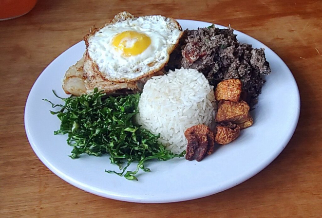 Tropeiro lapiano, um clássico da cidade com alguns toques pessoais no Bravíssimo. | Foto: Anacreon de Téos