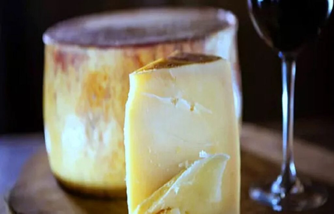 Queijo Tulha, a primeira medalha de ouro de um queijo brasileiro em concurso internacional. | Foto: Divulgação