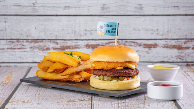 Big Bang Burguer, uma das opções do menu do Mundo da Lua, campeão de vendas do CWBurguer Fest 2025. Crédito: Rodrigo Pierrot.