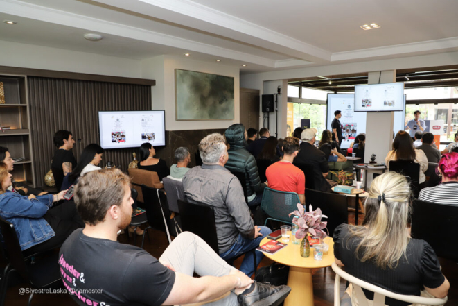 Empresários do food service de Curitiba assistindo a palestra no FoodCo. Experience 14. Crédito: Silvestre Laska