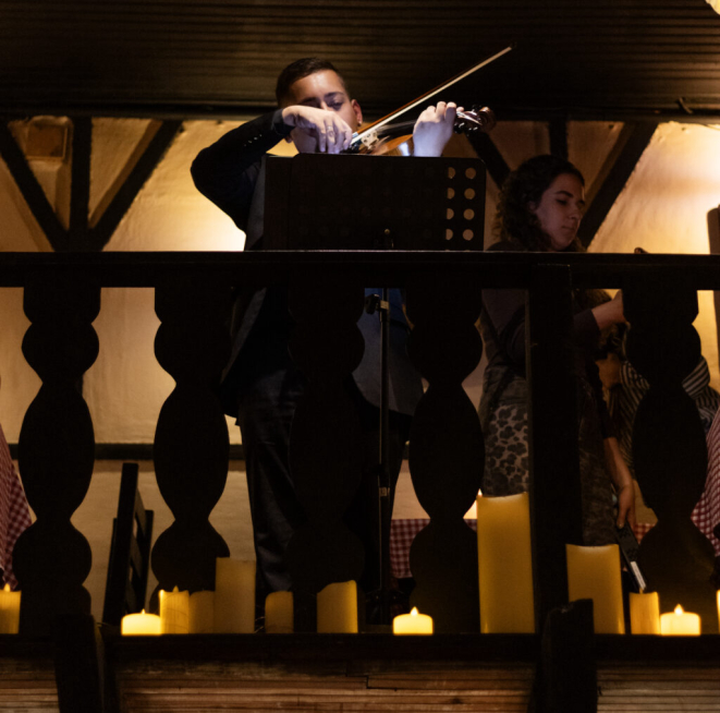 Músico no ensaio geral realizado na Cantina Baviera. Foto: Farid Majid