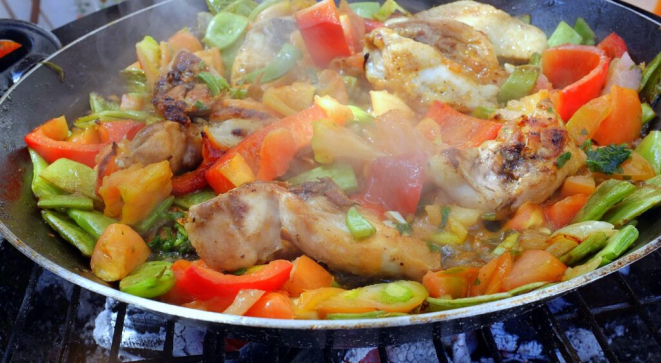 A autêntica Paella valenciana a ser servida no Ibérico: com coelho, codorna, cerdo e frutos do mar. | Foto: Divulgação