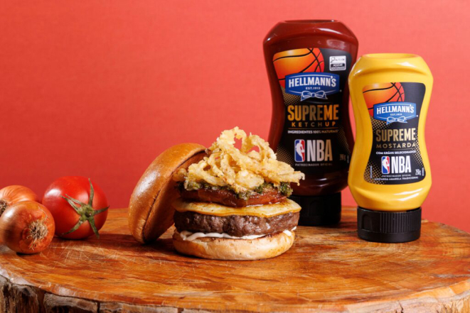 Outra finalista do Prêmio Bom Gourmet, a Villa Bistrô está no CWBurguer. Uma das receitas originais é o Fuego, inspirado na Argentina, com hambúrguer assado na parrilha. Crédito: Fernando Zequinão/CWBurguer Fest.