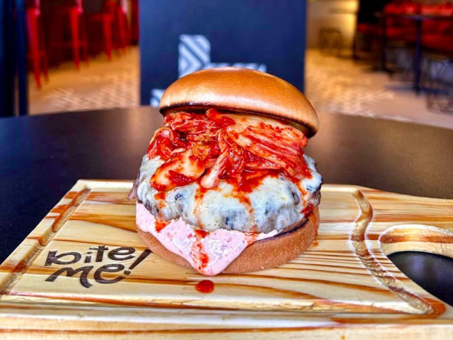 Bite Me!, um dos participantes do CWBurguer Fest 2026. Crédito: divulgação