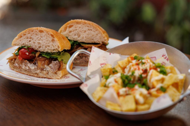 Ciabatta e porções do Verso Bar. Crédito: divulgação