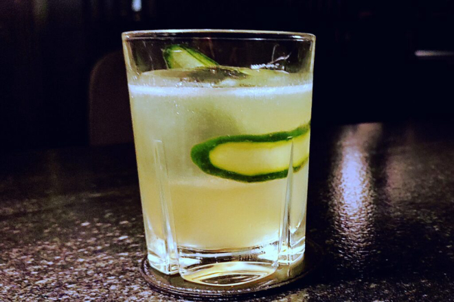 Kyushu, um dos drinques criados pelo mixologista Alex Mesquita especialmente para a casa. | Foto: Anacreon de Téos