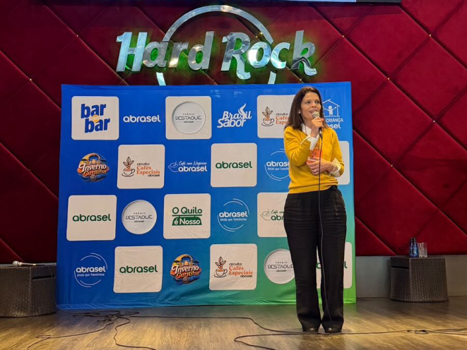 Andréa Sorgenfrei no Café com Negócios da Abrasel em agosto de 2026.