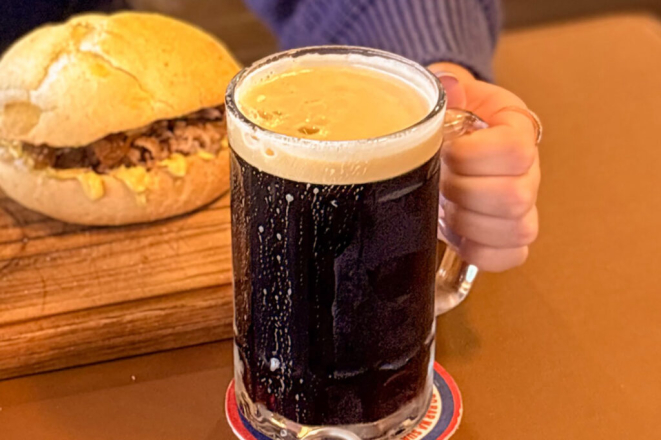 Chopp Black e Sanduíche. Crédito: Fellipe Ferraz