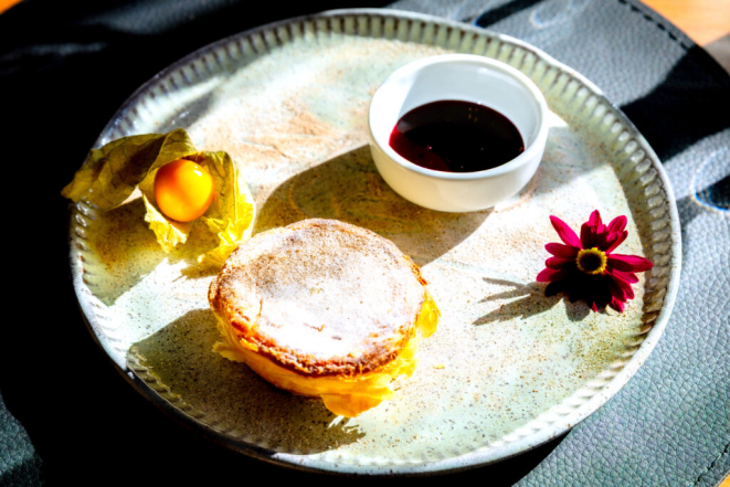 Pastel de nata, clássica sobremesa de sotaque português. | Foto: Alysson França
