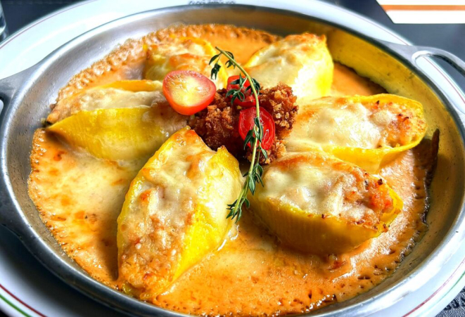 Conchiglione de camarões com queijo. | Foto: Denise da Vinha