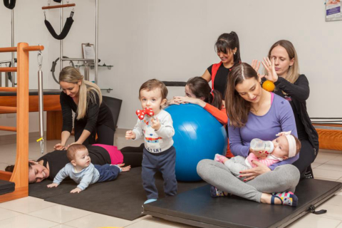 Mamães e bebês na academia