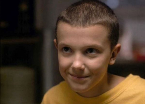 Eleven, de Stranger Things, diz sentir falta do cabelo raspado