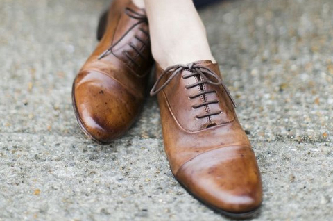 Oxford, Derby, Brogue: saiba as diferenças entre estes sapatos que são tendência