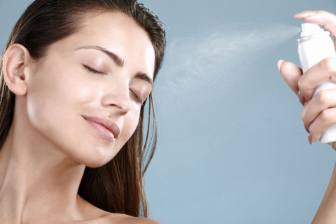 Garimpo Viver Bem: 5 sprays de que cuidam da pele e fixam a maquiagem