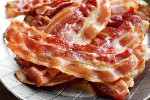 Mesmo em baixa quantidade, bacon também eleva risco de câncer