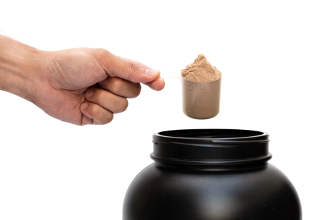 Whey protein, cafeína e ginkgo biloba: veja os suplementos que interferem na ação de remédios