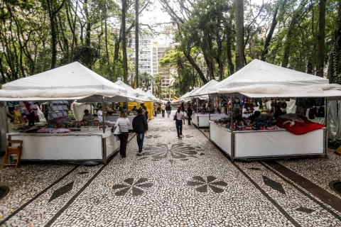 Feiras de Inverno das Praças Osório e Santos Andrade estão de volta! Confira os dias e horários