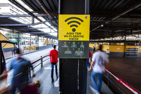 Acabou o pacote de dados? Curitiba tem wi-fi gratuito em 81 pontos da cidade; saiba como acessar