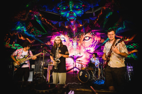 Psicodelia e natureza: Mumbai Express lança show online nesta sexta-feira (2)