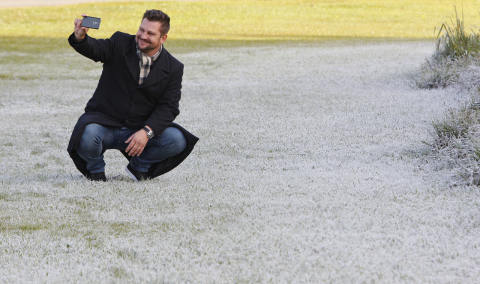 Tudo branco! Confira 3 pontos para ver a geada em Curitiba e atualizar o feed do Instagram