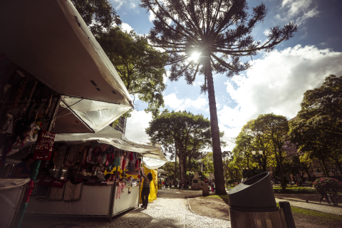 Praças de Curitiba sediam Feira Especial da Primavera e da Criança até 12 de outubro