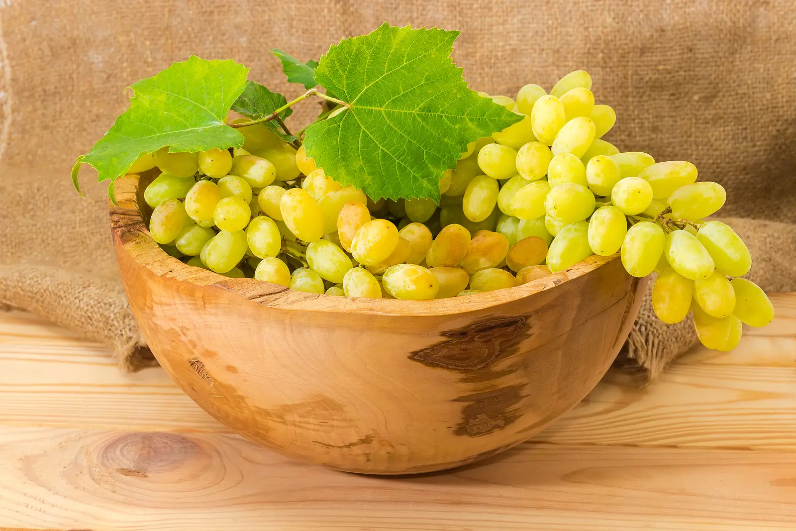 Descubra o segredo da uva sem semente e conheça nove tipos da fruta
