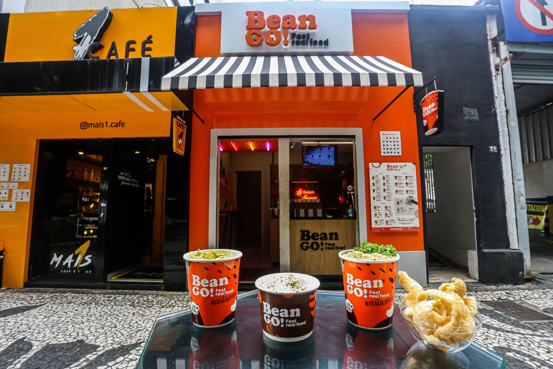 Curitiba tem a primeira loja de fast food de feijoada do Brasil