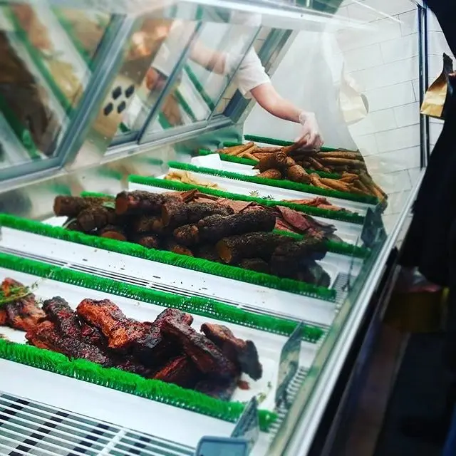 Irmãos inauguram primeiro açougue vegano das Américas, nos Estados Unidos