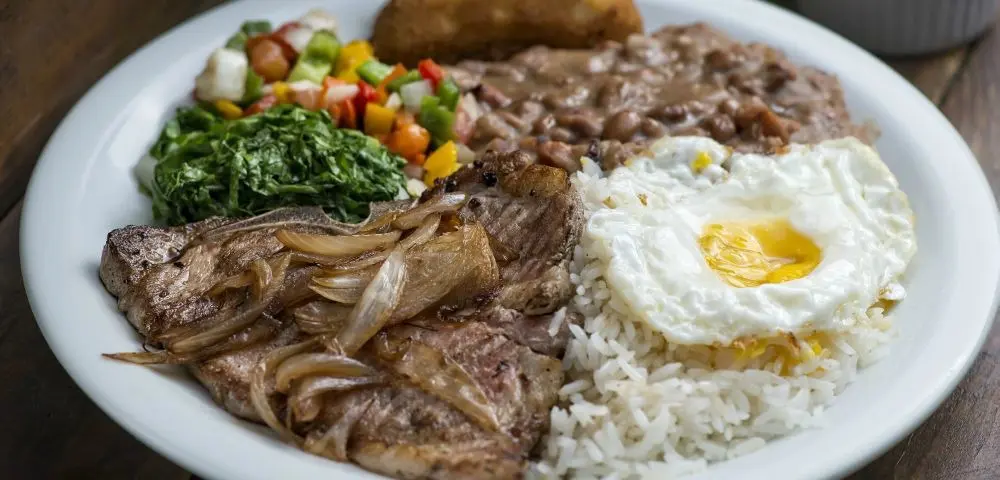 Experimente o PF do Negrita e o melhor bolinho de carne do universo