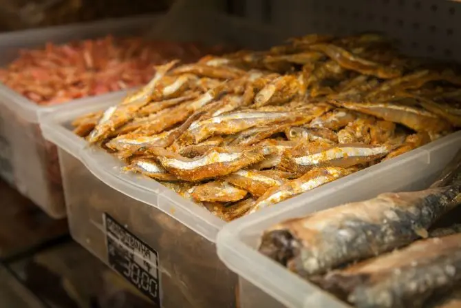 Que tal experimentar peixe seco?