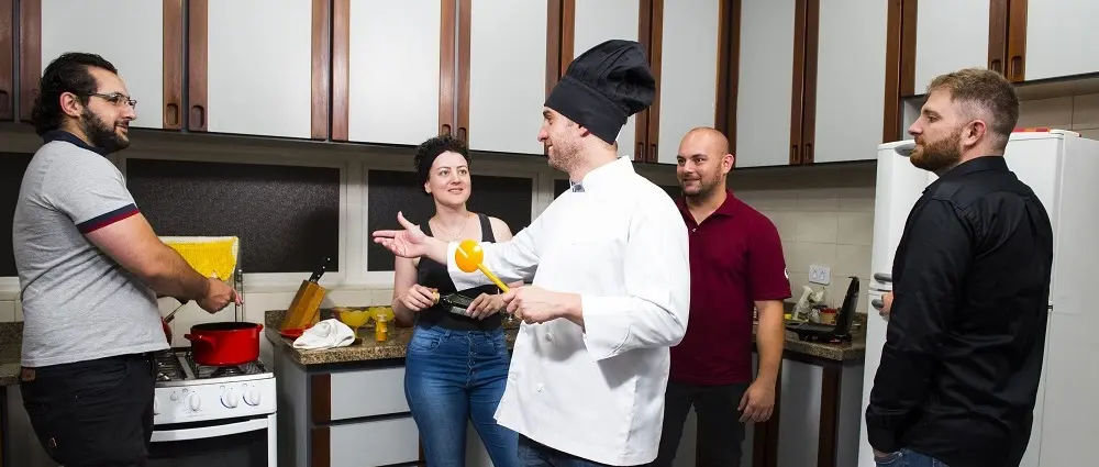Escola de Curitiba organiza curso de gastronomia em inglês