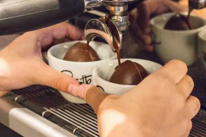 Os ovinhos de Páscoa foram parar no café e nas taças gigantes