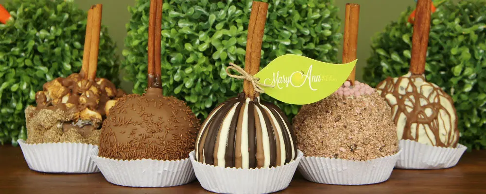 Confeitaria lança maçãs carameladas para a Páscoa: tem de marshmallow e palha italiana