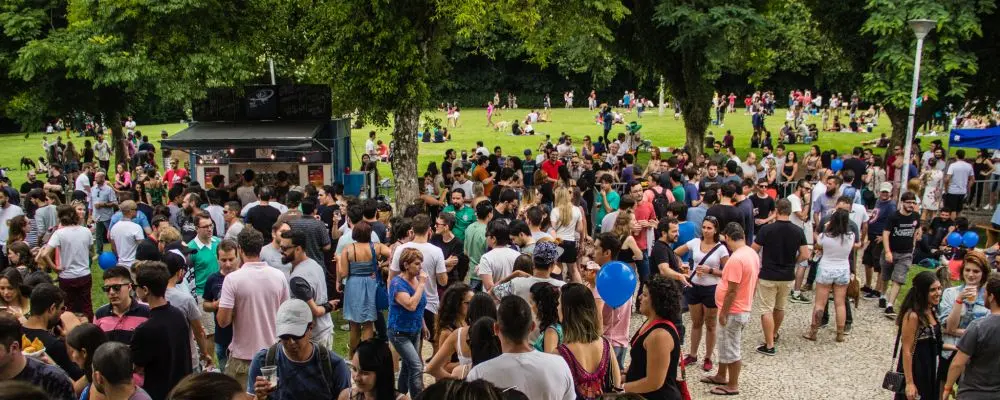 Festa gratuita no MON tem 12 chopes artesanais e comida brasileira; veja cardápio