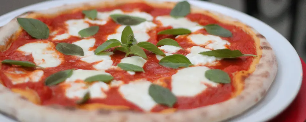 Da pizza à massa, restaurante italiano serve dez pratos com burrata