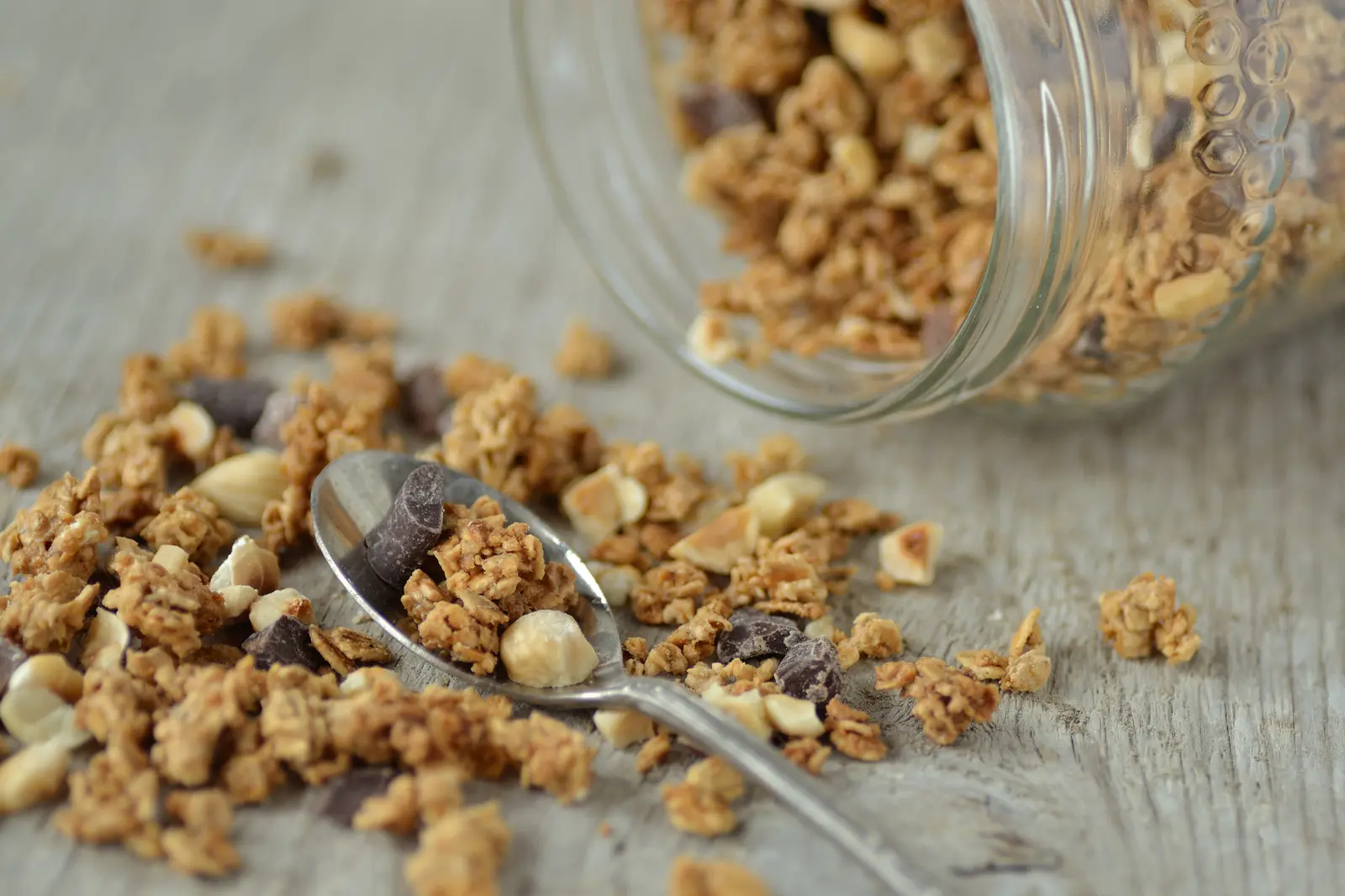 Proteste encontra fragmentos de insetos em marcas de orégano e granola