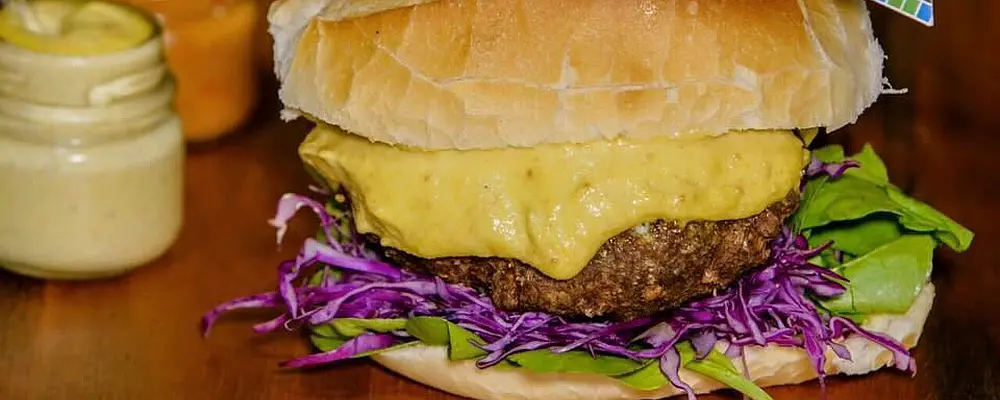Bar promove competição do maior comedor de pão com bolinho