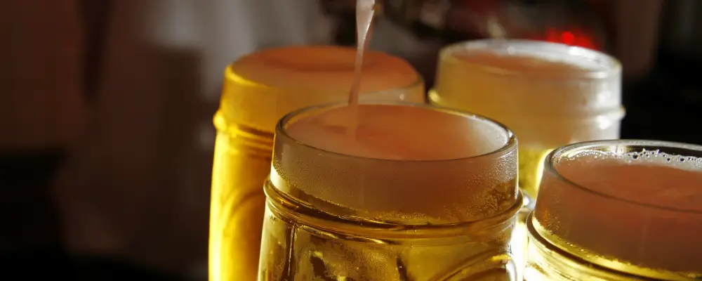 Aplicativo de carona distribui cervejas grátis em Curitiba nesta quinta (10)