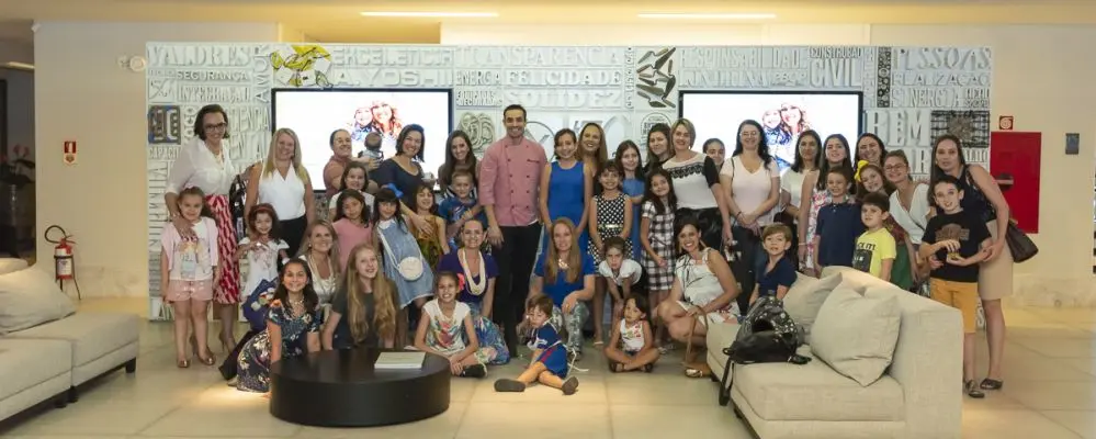 Mães e filhos participam de aula e degustação no showroom da A.Yoshii