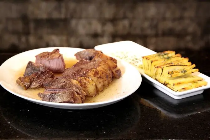 Receita de t-bone dry aged com batatas dominó