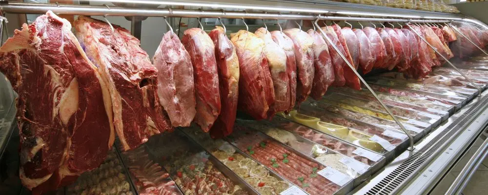 Conheça os bastidores de um dos maiores açougues de Curitiba