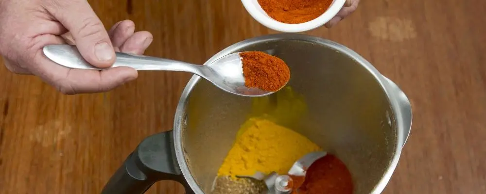 Sabor acentuado: como usar curry, gengibre e coentro com equilíbrio