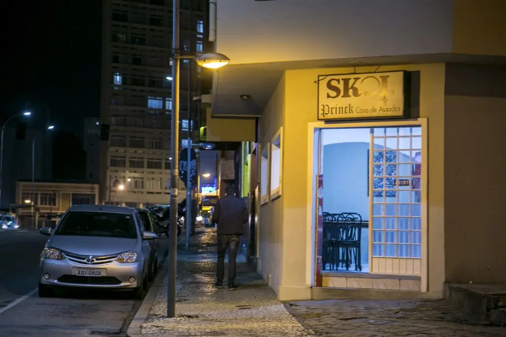 O irresistível cheiro da costela assando do Princk, no Centro de Curitiba