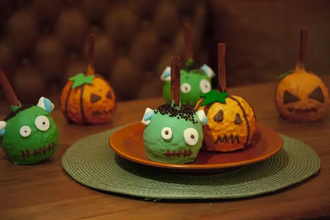 Maçã caramelada de Halloween