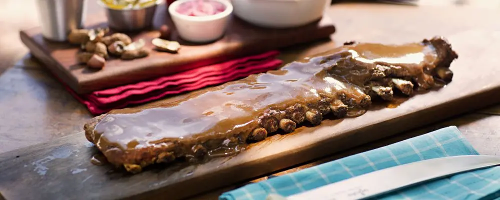 Sem brasa, barbecue americano precisa de muita fumaça e cozimento lento