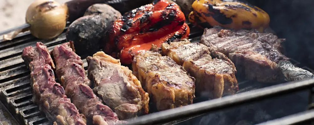 Rivalidade na brasa: brasileiro sabe fazer churrasco argentino?
