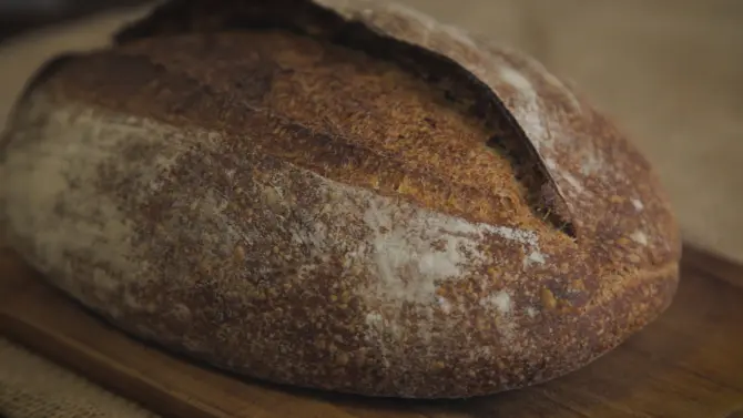 Assista como é feito o melhor pão de Curitiba