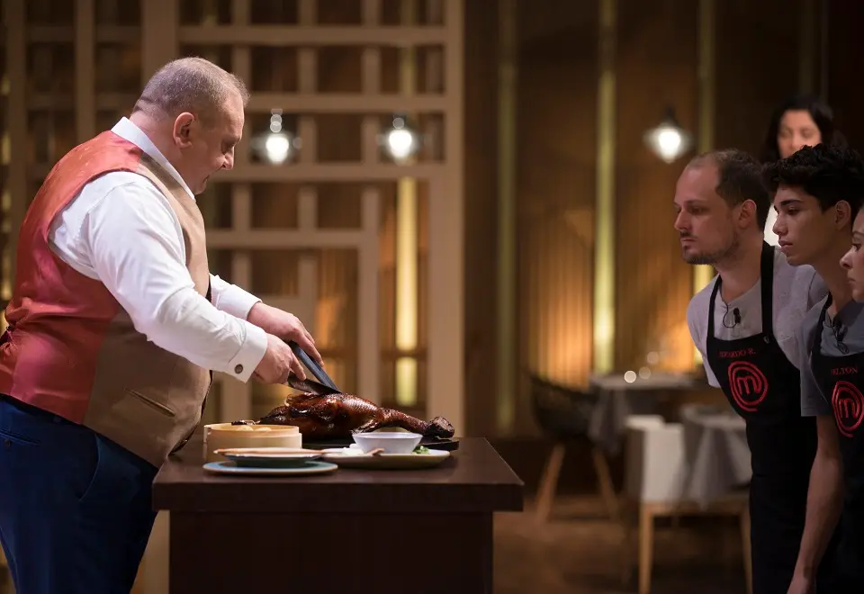 Prato clássico chinês apavora MasterChefs na reta final do programa