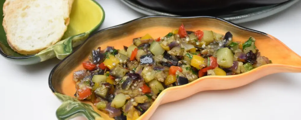 Confira dicas de preparo com berinjela e aprenda uma receita de antepasto